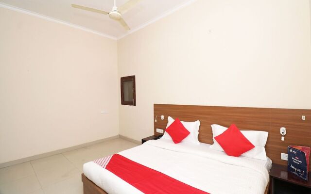 Oyo 19979 Hotel Rajshri