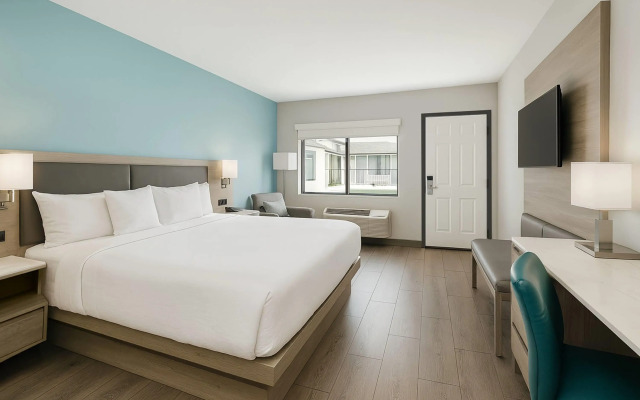 Travelodge by Wyndham LAX