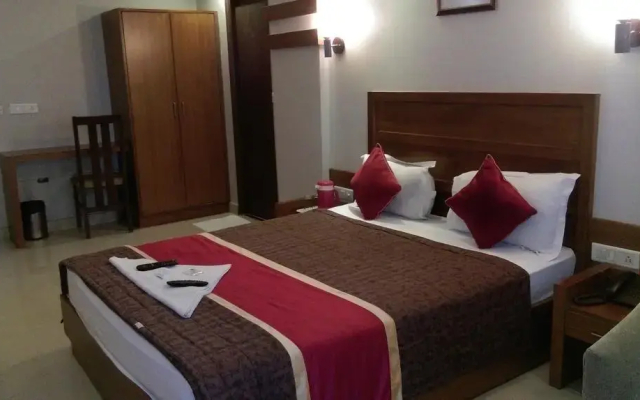 GreenWood Inn & Suites