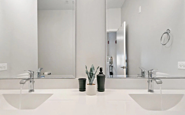 2BR Modern Living in Warrenville