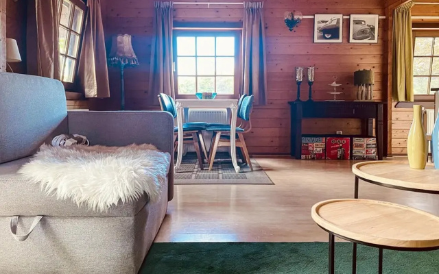 Beautiful Caravan in Rheezerveen With 1 Bedrooms