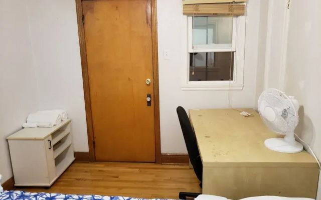 Apartment near Metro Monk Station