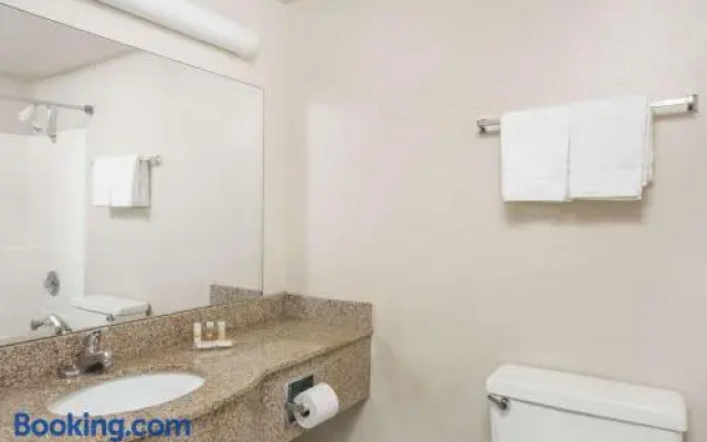 Days Inn Peoria/glendale Hotel And Conference Center