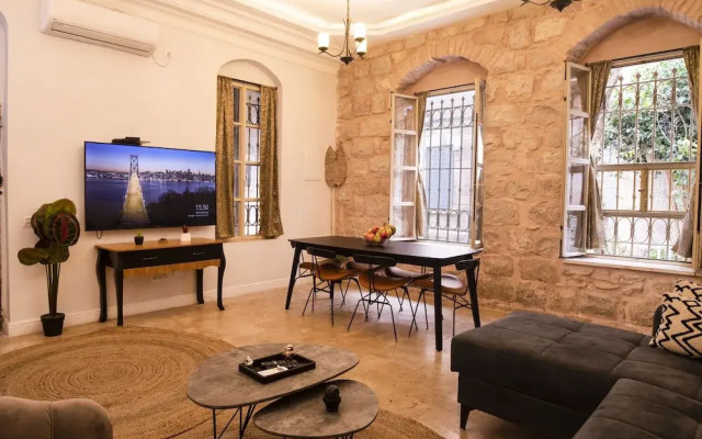 Tish ApartHotel