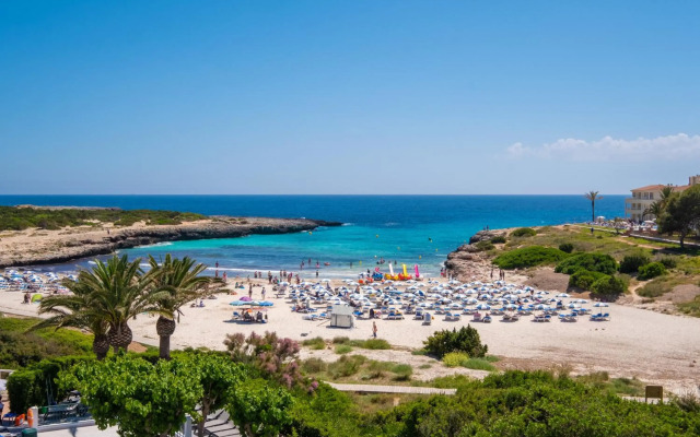 Fergus Style Carema Beach