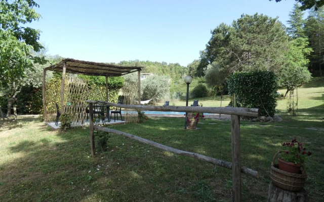 Scappo In Umbria, La Escondida