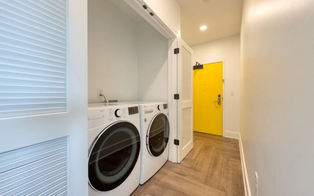 The Carter 505 by Avantstay 4BR Balcony