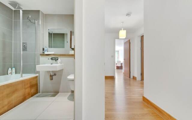 City Center Located & Modern 2 bed Flat Apartment!