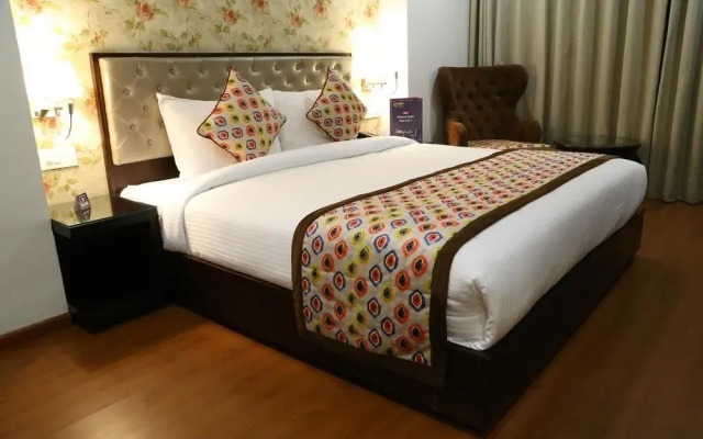 OYO Premium Ptl Chowk Phase 5 Mohali(Cha095)