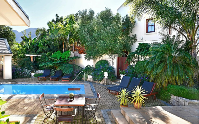 Petit Plaisir is a Romantic Self-catering Cottage on the Side of the Village no1