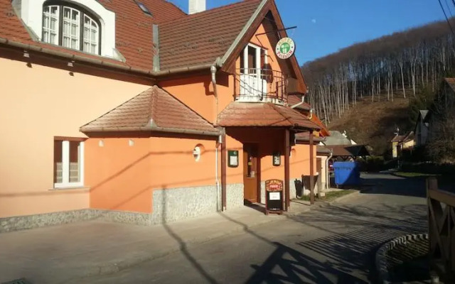 Fridolin Fogadó & Vendéglő
