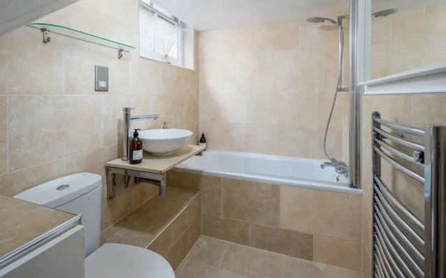 JOIVY Chic & Modern 2-Bed Flat W/ Patio In Pimlico