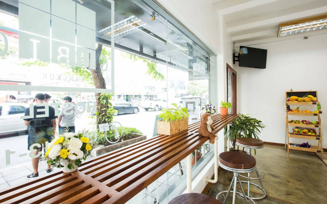 Cubic Bangkok Hostel