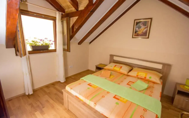 Apartment Niko Kaštel Stari