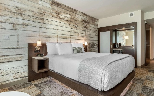 DoubleTree by Hilton Charleston Riverview
