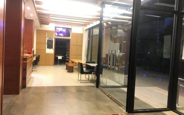 Wei Feng Exquisite Motel Pintung Branch
