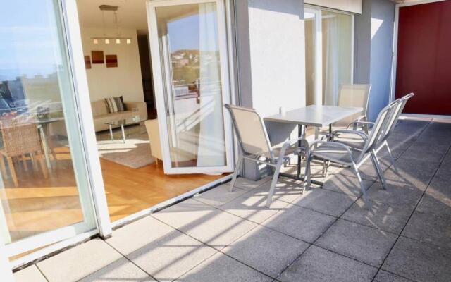 Modern, bright and spacious 3 bedrooms 2 bathrooms