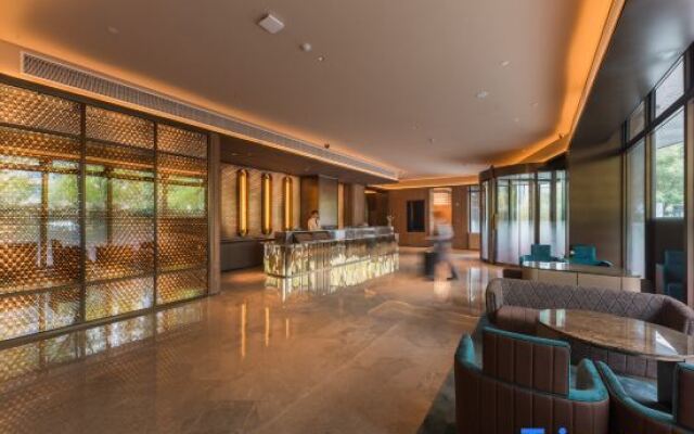 Crystal Orange Shanghai Hongqiao GuoZhanZhongXin Minbei Road