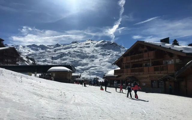 LIsatis Chalet Hotel