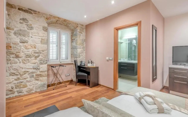 Palace Suites Heritage Hotel – Adults Only