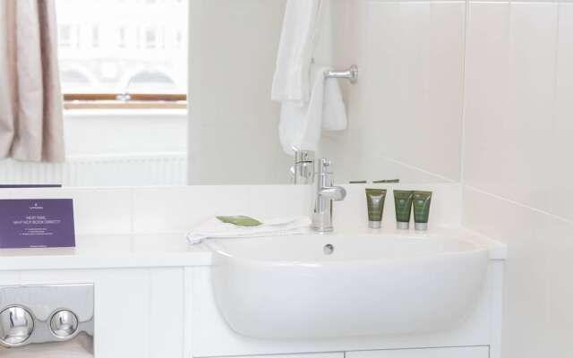 Spacious And Elegant City Centre Studio!