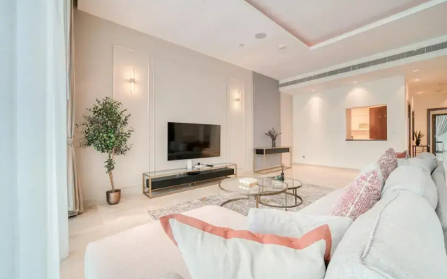 Modish Palm 3BR w Private Balcony Beach Access