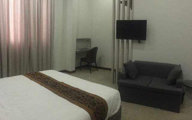 Green Rose Hotel
