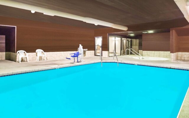 Wautoma Inn by OYO Near Airport WI 73
