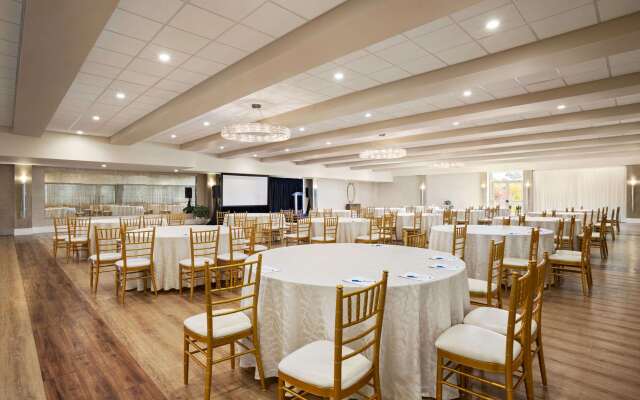 Wyndham Newport Hotel