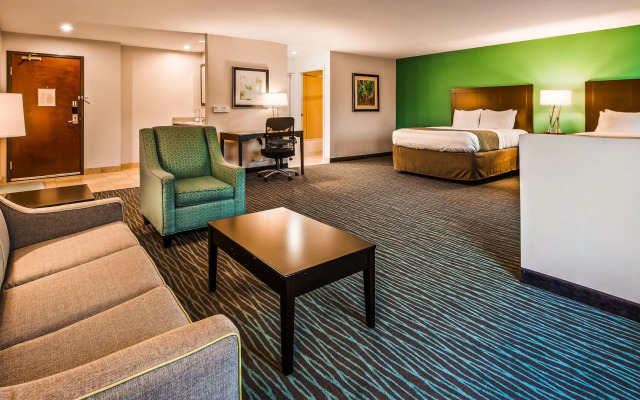 Ramada by Wyndham Burkburnett / Wichita Falls