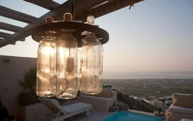 Art Villa Exogonia Santorini