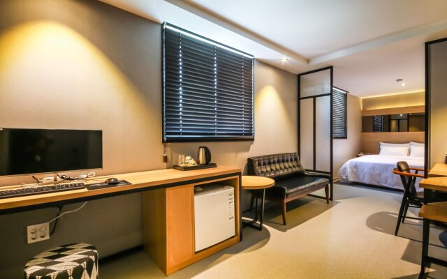 Hotel Deluxe