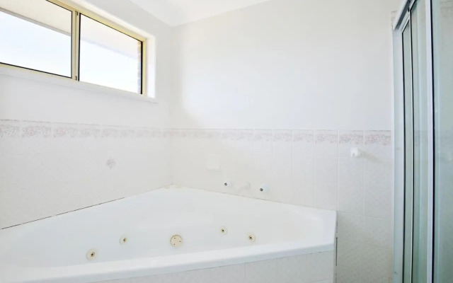 The Crescent - Pet Friendly - 1 Min To Beach
