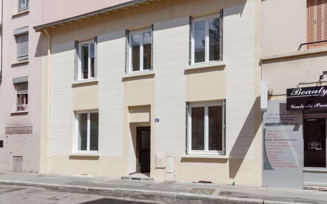 Modern studio near train station Part-Dieu by GuestReady