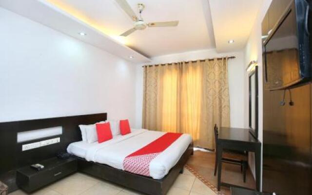 Oyo 24912 Hotel Raunak