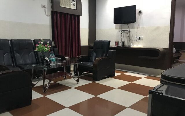 Hotel Minakshi International
