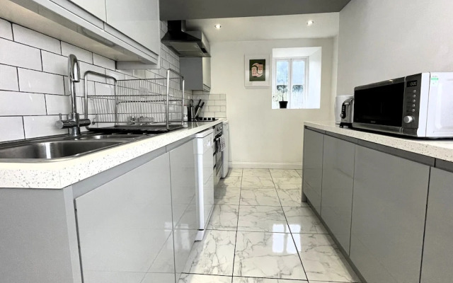 Contemporary Garden Flat in Clifton
