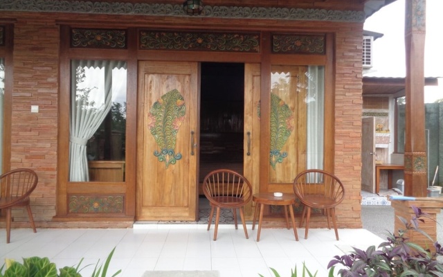 Puri Achyuta – Outside – Tampak Siring