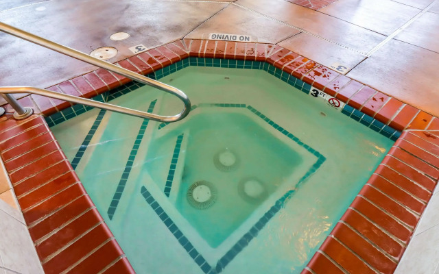 Quality Inn & Suites Sequim at Olympic National Park