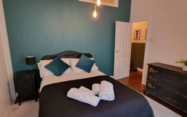 Inviting 3-bed Apartment in Newcastle Upon Tyne