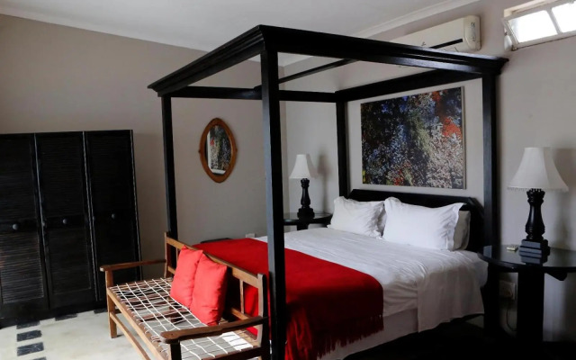 Sunset Lodge & Safaris