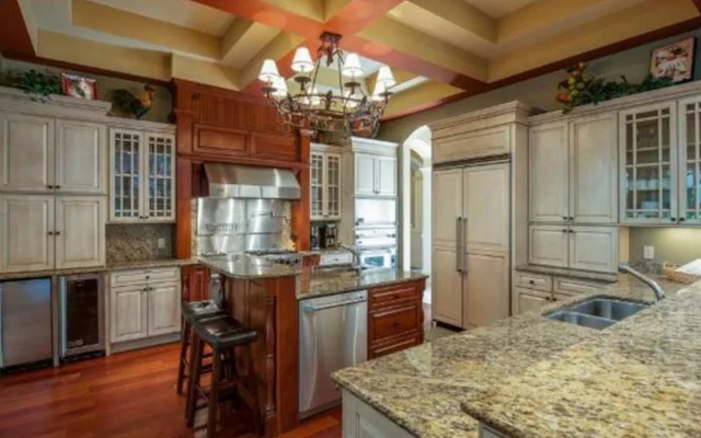 Pelican by RedAwning