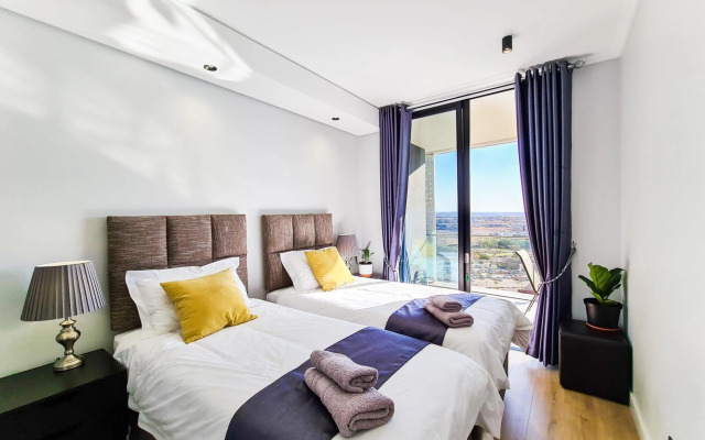 Ellipse Waterfall Upmarket Apartment