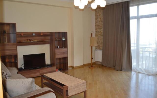 Mtatsminda Str 27(Ex. Dimitri Kipiani Str 35)