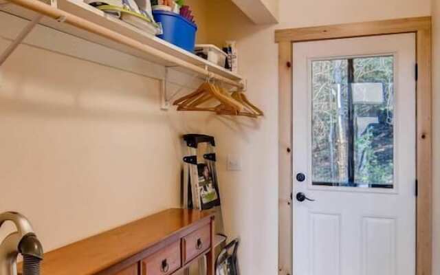 Roslyn Ridge Retreat