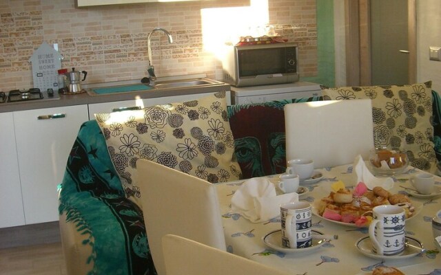 Room in Guest Room - S'olivariu Village Affittacamere - King Room With Roll-in Shower