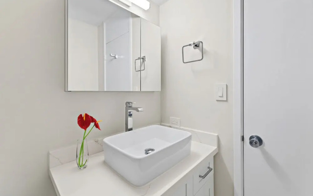 Ocean View 1BR at Ilikai Marina