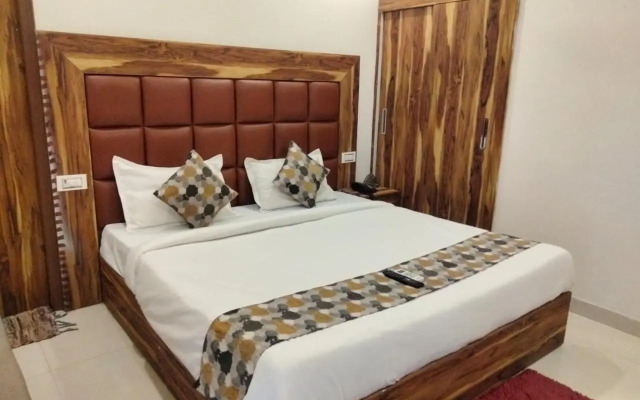 OYO 22115 Hotel D Plaza