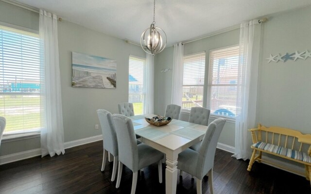 Sea-renity 3 Bedroom Home by Redawning