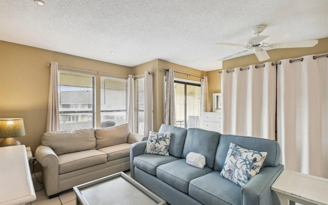 8226 is an upstairs pet friendly studio located in Sandpiper Cove by RedAwning